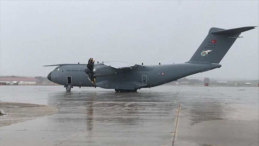 Самолет ВВС Турции с грузом медпомощи приземлился в Испании