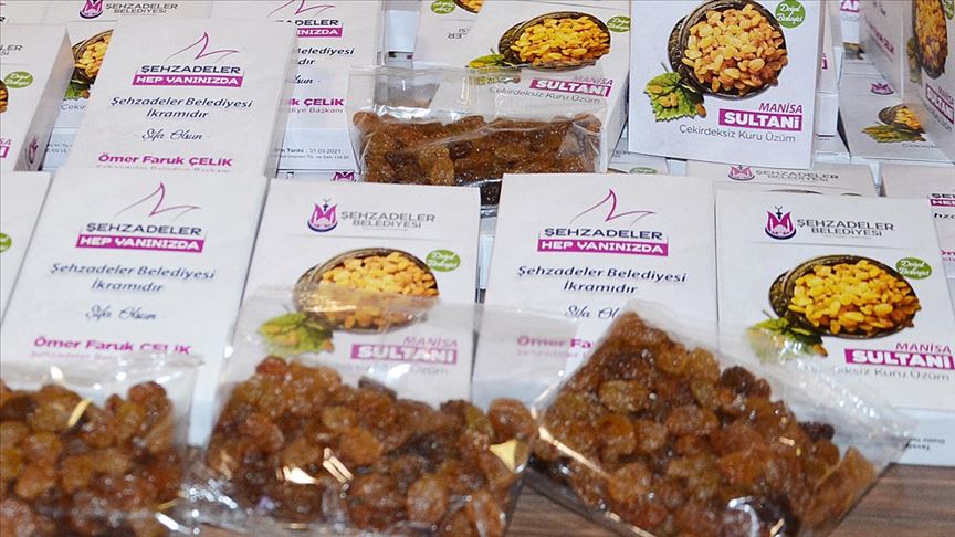 Manisa'da sağlık çalışanlarına 15 bin paket kuru üzüm dağıtıldı