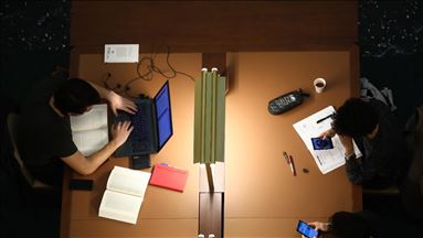 Escritores iberoamericanos realizan conferencias digitales durante la cuarentena