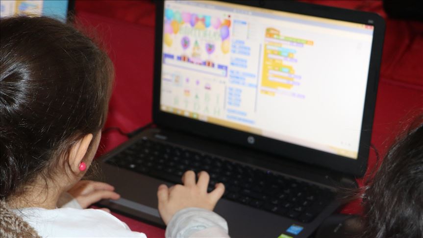 BiH: Za učenike osnovih škola u RS-u 1.000 računara 