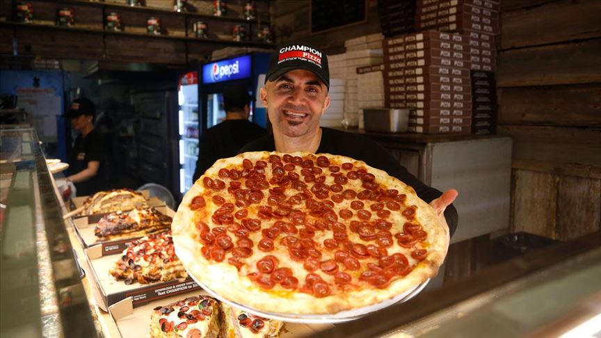 Њујорк: Во време на пандемија на Ковид-19, турска пицерија им дели пици на здравствените работници