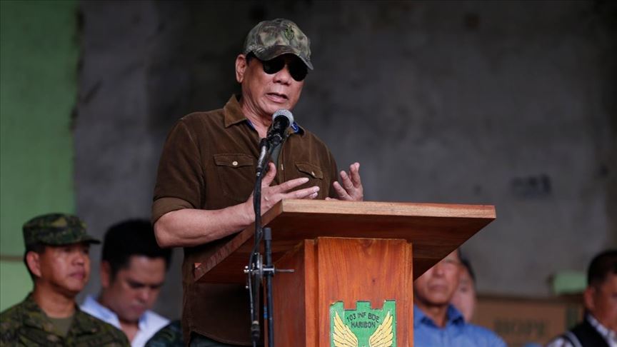 Presidente de Filipinas exige a la policía "disparar" a los infractores del confinamiento  