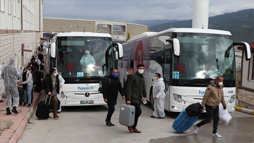 Karabük'te yurtlara yerleştirilen yabancılar ülkelerine gönderilmek üzere yola çıktı