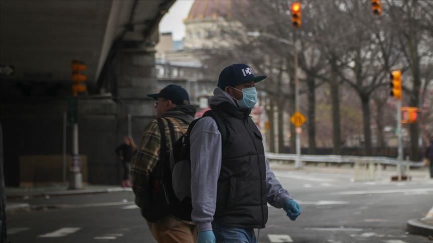 Kryebashkiaku i New Yorkut thirrje qytetarëve: Kur të dilni jashtë mbuloni fytyrën