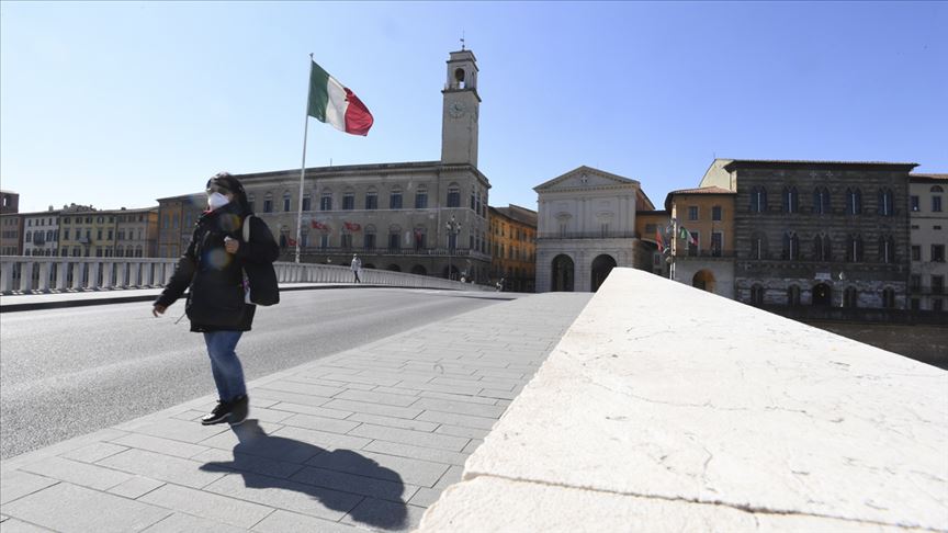 Salgınla felç olan İtalya 'normalleşmeyi' umuyor