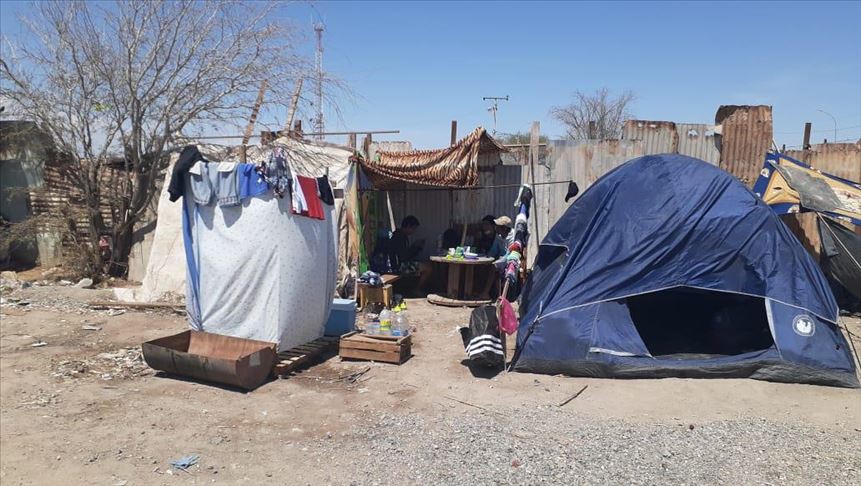 Centenares de bolivianos quedan varados en frontera con Chile por el COVID-19