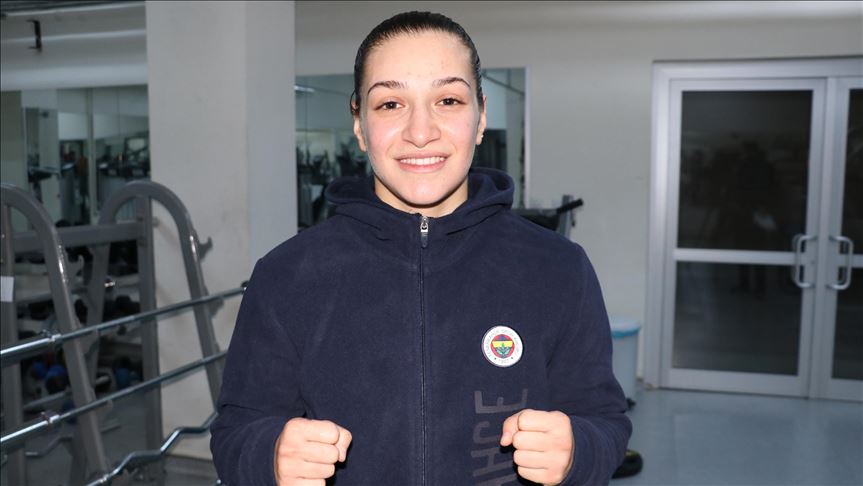 Milli boksör Buse Naz Çakıroğlu, hayalini 2021'e erteledi