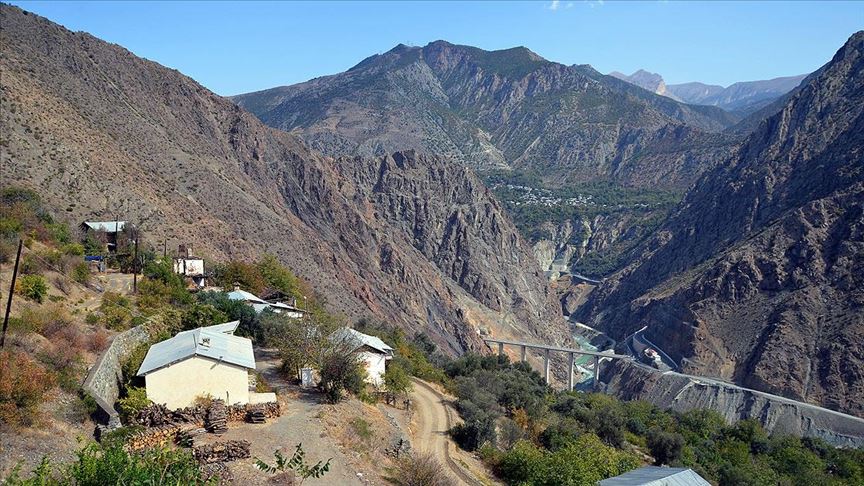 baraj havzasindaki artvin yusufeli nin