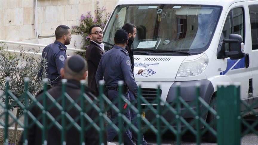 Израелската полиција го приведе гувернерот на Ерусалим 
