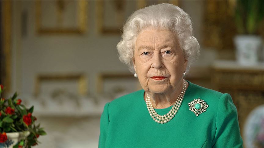 Kraliçe 2. Elizabeth İngiliz halkına 'kararlılık' mesajı verdi