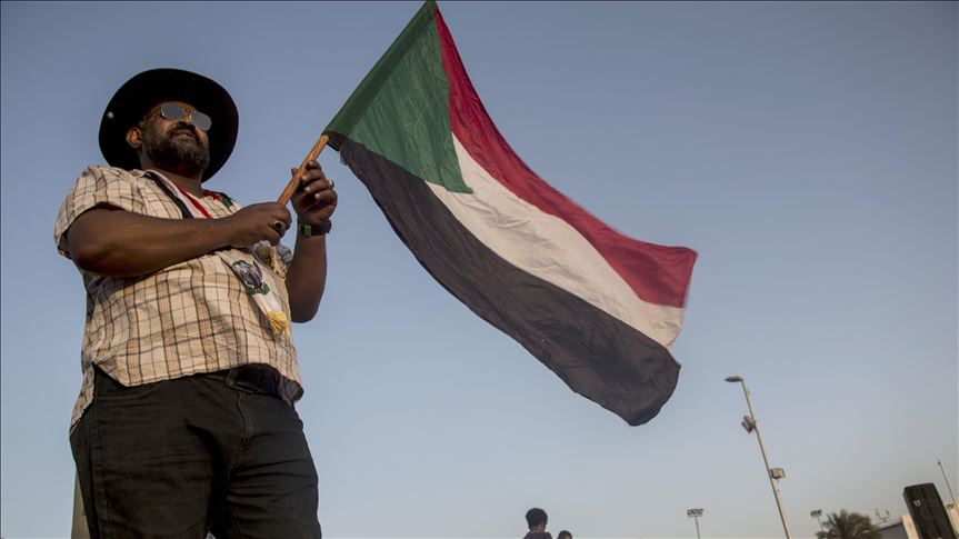 بسبب كورونا.. شرطة السودان تفرق تظاهرة لإحياء ذكرى "اعتصام القيادة"