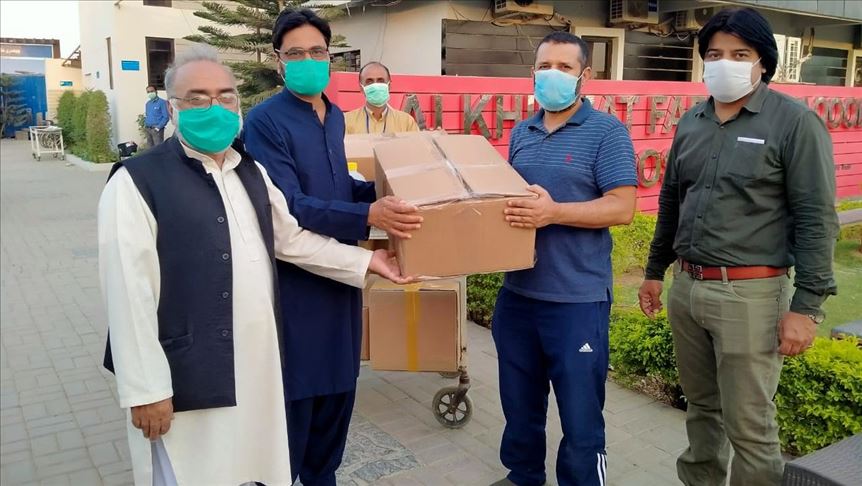 Pakistan: Celebrities, charities provide safety kits to doctors