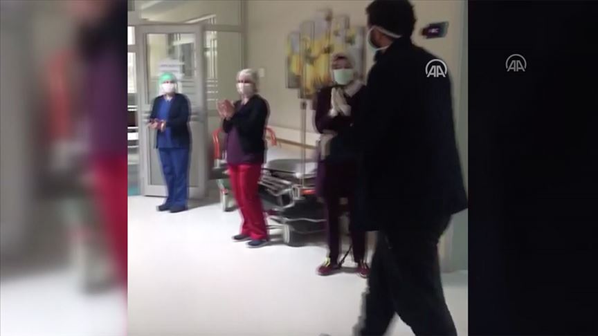 Malatya'da koronavirüs tedavisi biten hasta alkışlarla taburcu edildi