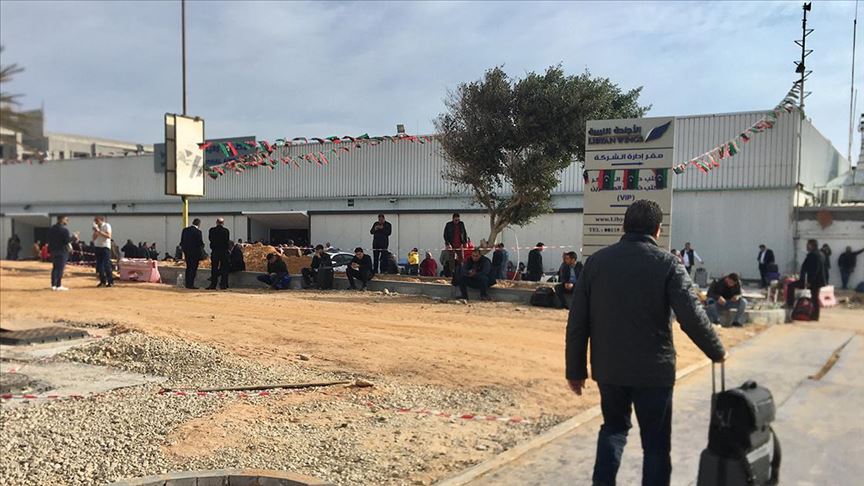 ليبيا.. مليشيات حفتر تستهدف مطار معيتيقة في طرابلس بالصواريخ 