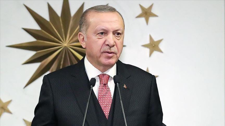 أردوغان يهنئ العاملين في "الصحة" بيومهم العالمي