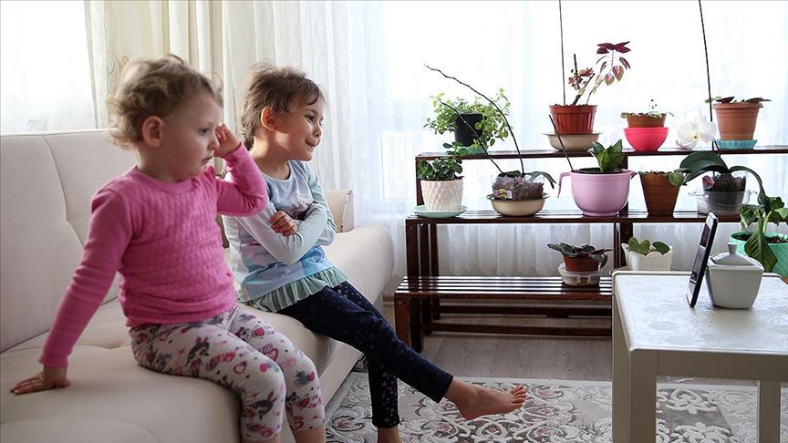 Koronavirus Gunleri Nde Anneler Ve Cocuklar Online Egitim Ve Masalla Sosyallesiyor
