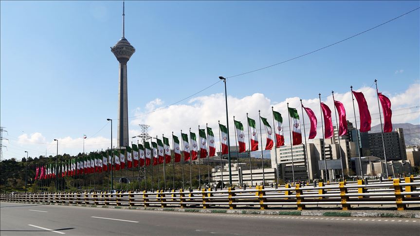 نگاهی به تضادها، بنبستها و بحرانهای ایران در چهار دهه گذشته