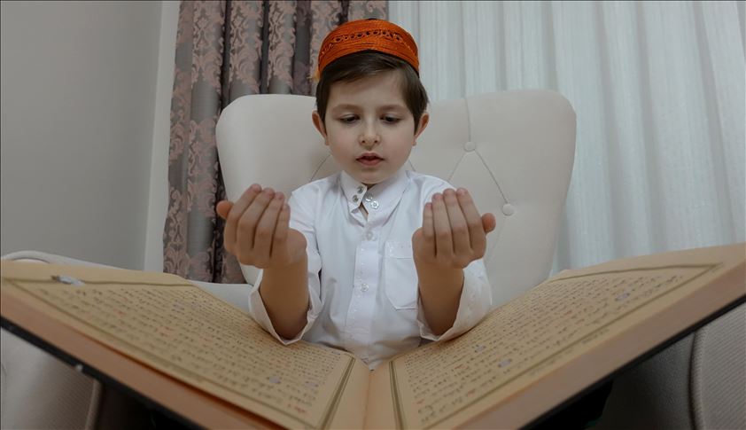 Džamije zatvorene zbog koronavirusa: Muslimani Lejletu-l-berat obilježili u svojim kućama