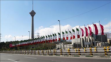نگاهی به تضادها، بنبستها و بحرانهای ایران در چهار دهه گذشته