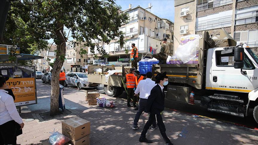 الجيش الإسرائيلي يسترضي المتدينين اليهود بتوزيع المعونات 