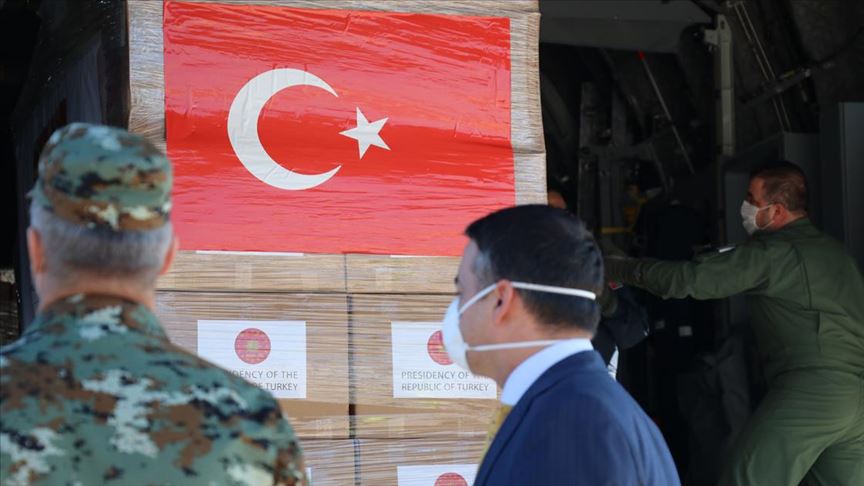 Türkiye'nin gönderdiği tıbbi yardım malzemeleri Kuzey Makedonya'ya ulaştı 
