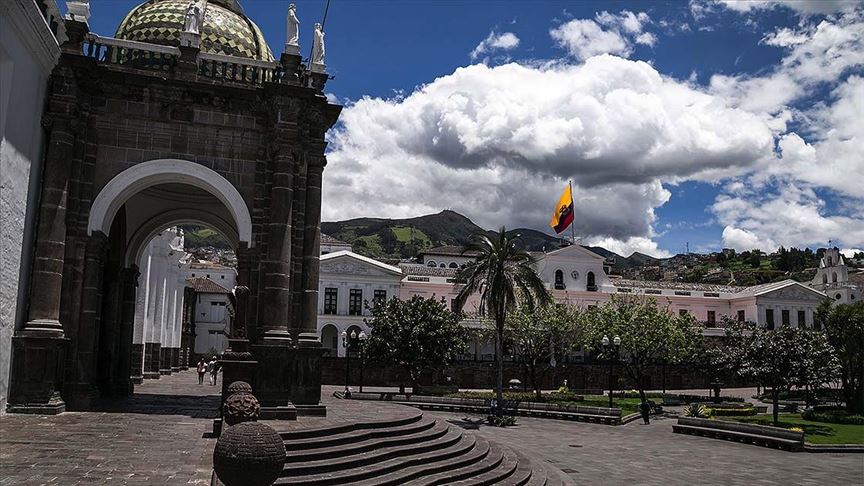 Ekvador'da karantina altındaki kentte son bir haftada evlerden ve hastanelerden 500 ceset toplandı