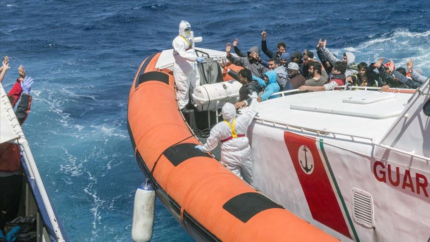 İtalya, Kovid-19 nedeniyle limanlarını düzensiz göçmenlere kapatıyor 