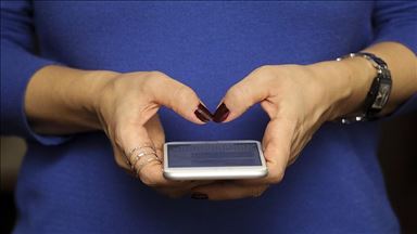 UK school unleashes smartphones to seek virus treatment