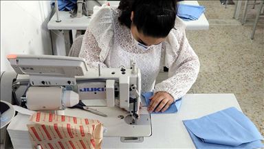 Üniversite personeli, öğrenci ve ev hanımları sağlık çalışanları için seferber oldu