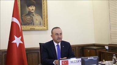 Konsolosluk Çağrı Merkezi'ni arayan 50 bininci vatandaşa Bakan Çavuşoğlu yanıt verdi