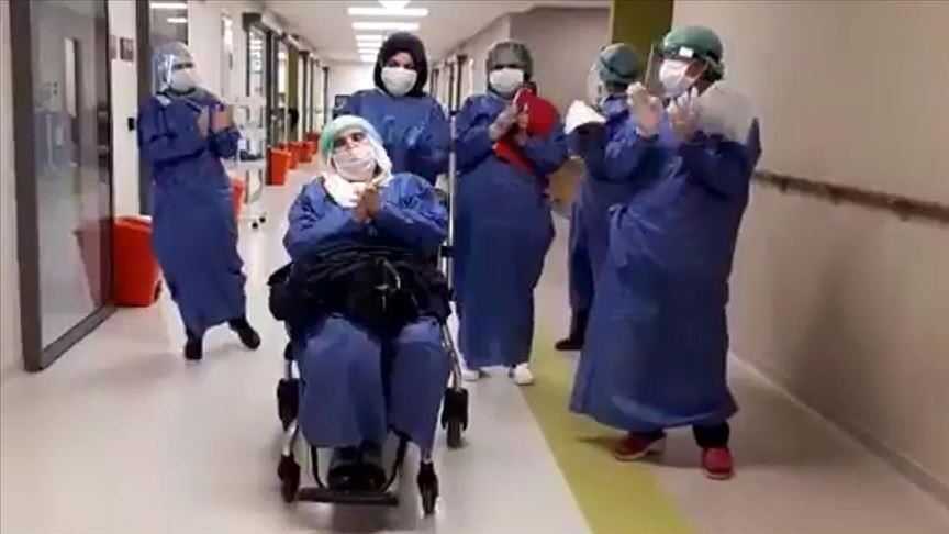 Turkish doctors clap for COVID-19 survivors