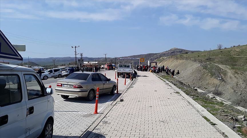 Turkey arrests 5 over links to terror attack