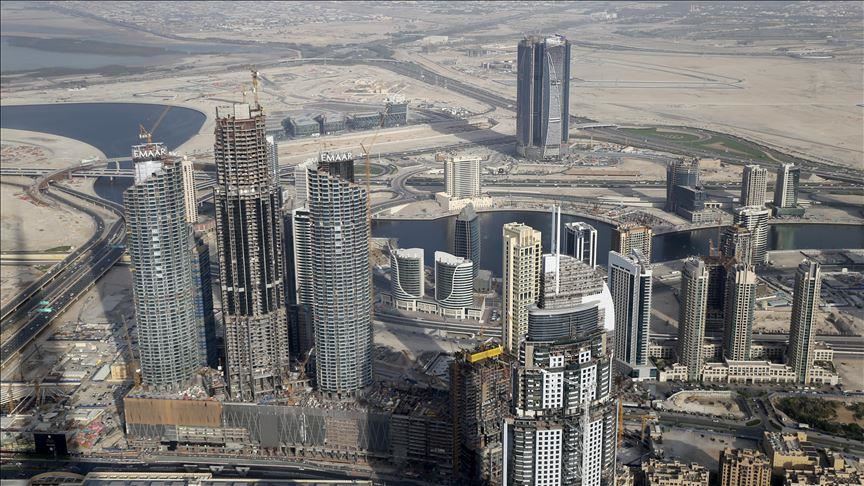 بسبب كورونا.. دبي تخفض الإنفاق العام وتجمد التوظيف
