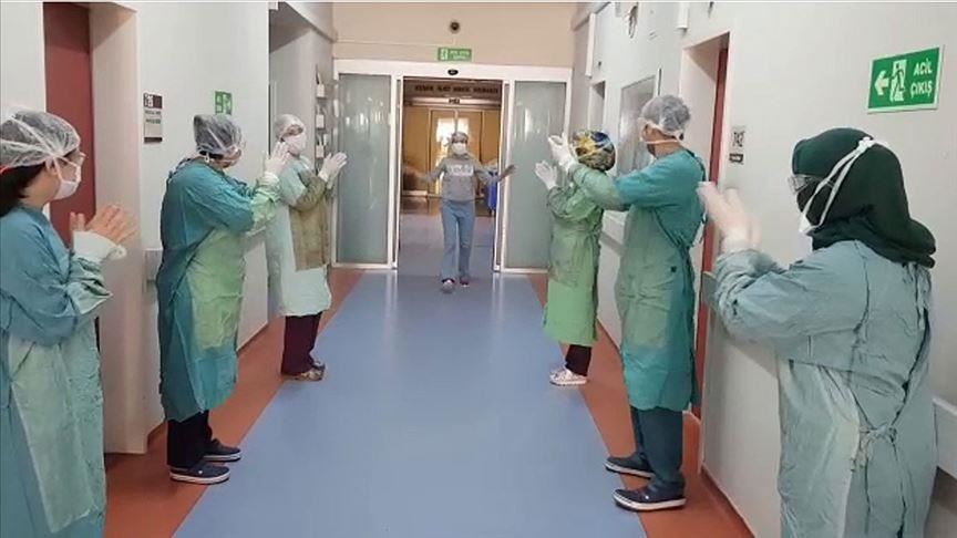 Turkish doctors clap for COVID-19 survivors