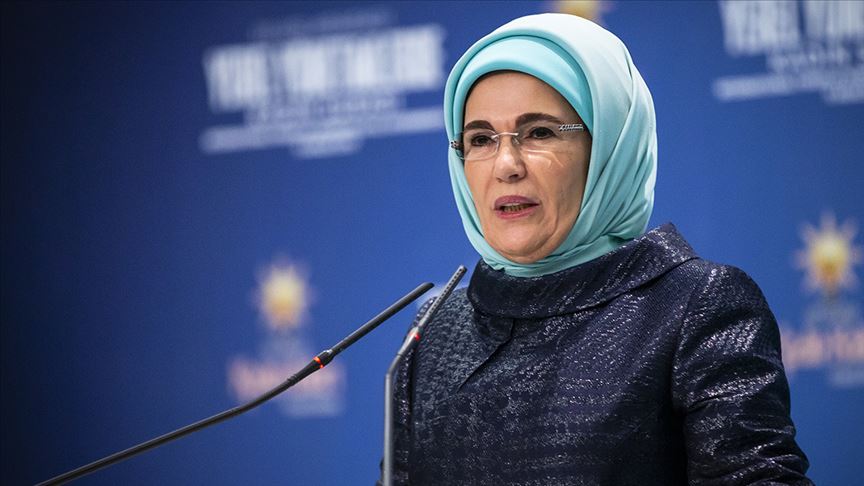 Emine Erdoğan'dan 'Elbet bir gün buluşacağız' şarkısıyla 'evde kal' mesajı