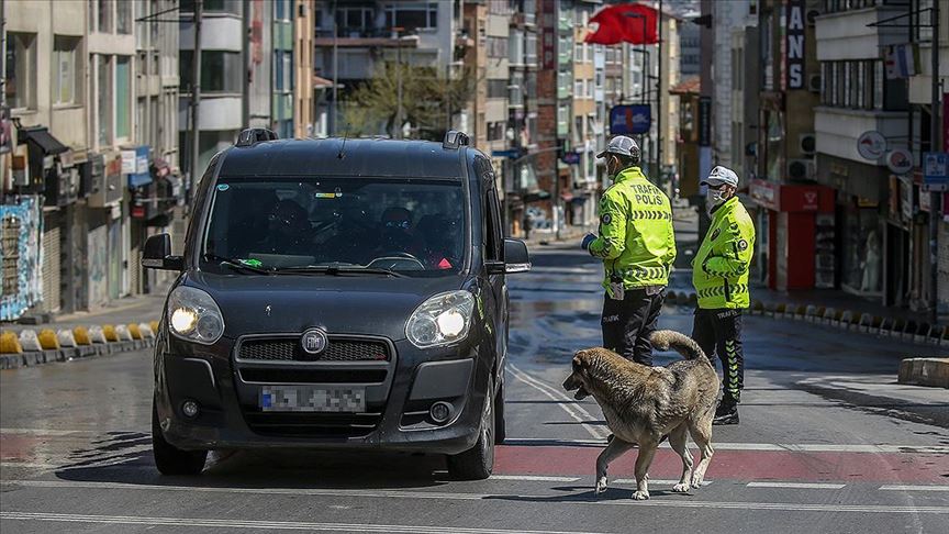 istanbul da sokaga cikma yasagi denetimlerinde 8 milyon 406 bin lira ceza kesildi