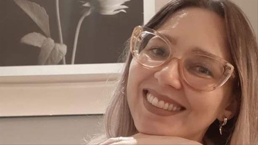 La mujer que decidió combatir el coronavirus proyectando mensajes positivos en Sao Paulo
