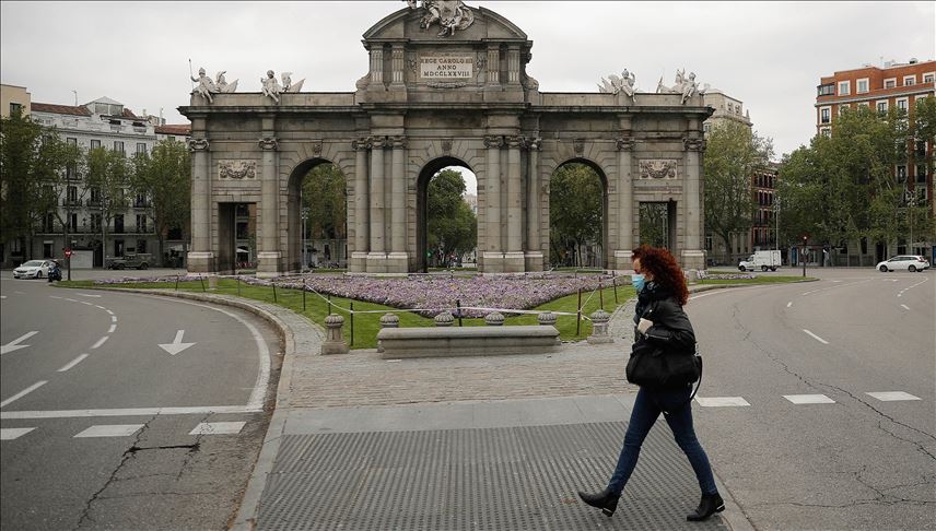 España otorga control a comunidades autónomas de centros privados que hacen pruebas de COVID-19
