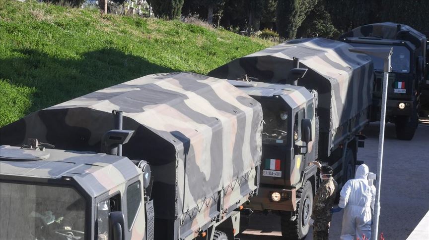 Italia reporta 566 muertes por COVID-19, mientras los contagios nuevos siguen disminuyendo