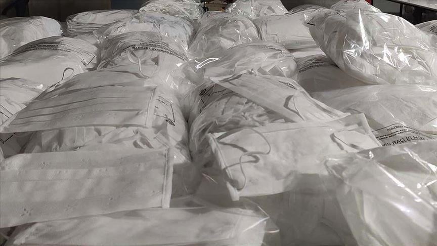 غزة "المحاصرة" تصدّر كمامات طبية إلى الخارج (تقرير)