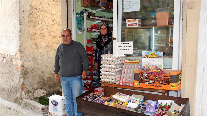 Hatay'da "gizli hayırseverler" 4 bakkalın veresiye defterini satın aldı