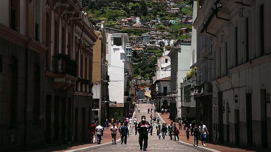 В Эквадоре трупы умерших от коронавируса складывают прямо на улицах