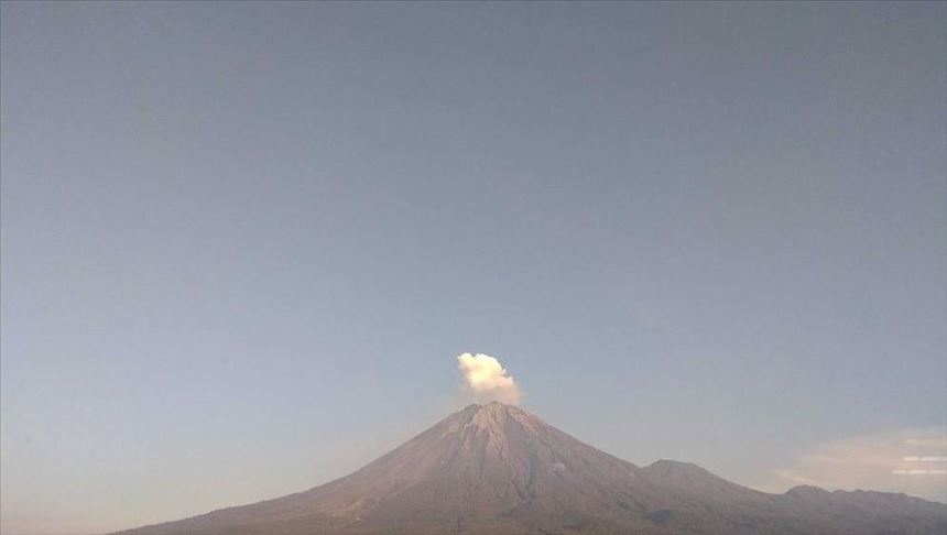 Indonesia: Highest volcano on Java Island erupts