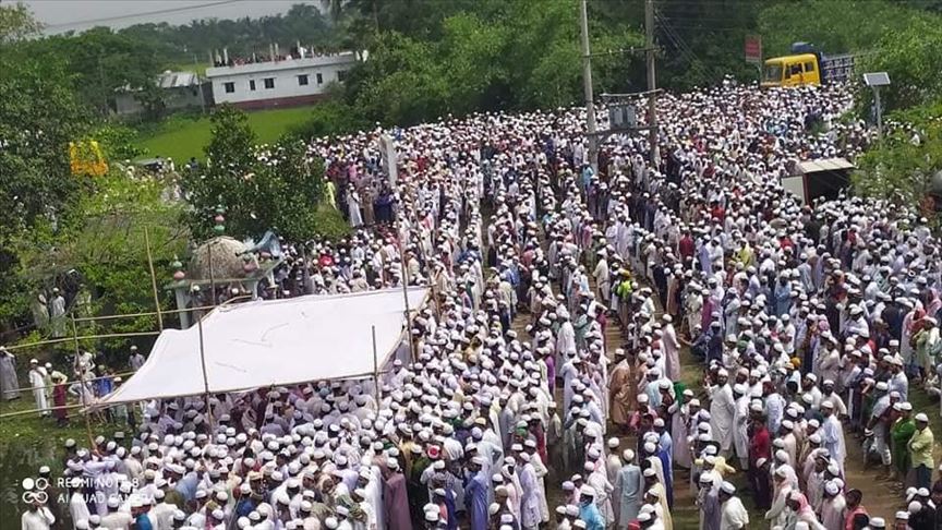 Bangladesh: Massive funeral for cleric amid lockdown