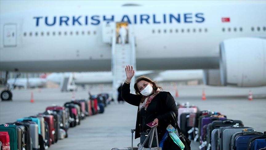 İngiltere'deki 337 Türk vatandaşı THY uçağıyla Ankara'ya getirildi