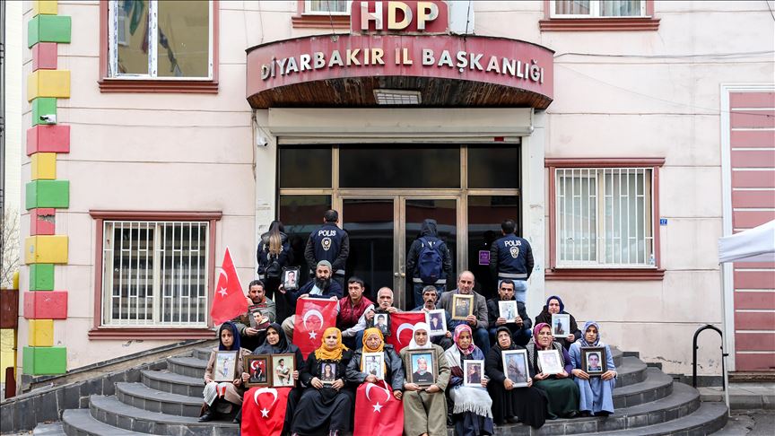 Sit-in against YPG/PKK continues in SE Turkey 