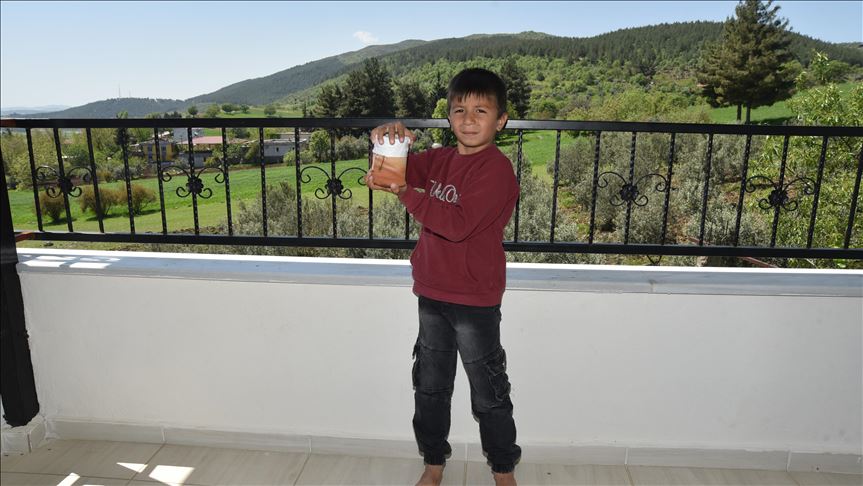 Turquie: Un garçon offre son argent de poche pour remercier l'Etat d'avoir rapatrié son père d'Algérie
