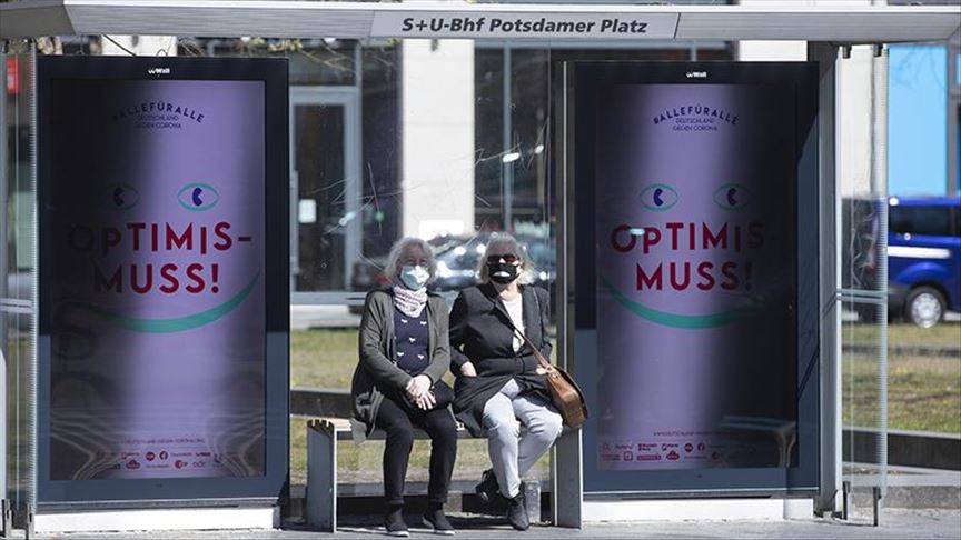 Germany makes face masks compulsory in public 