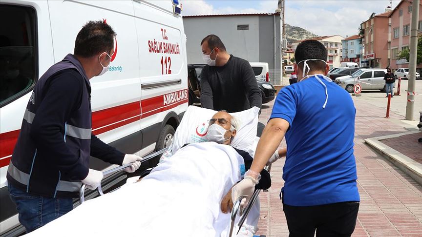 Silahlı saldırıda yaralanan Yeşilova Belediye Başkanı Şenel ve eşi taburcu edildi