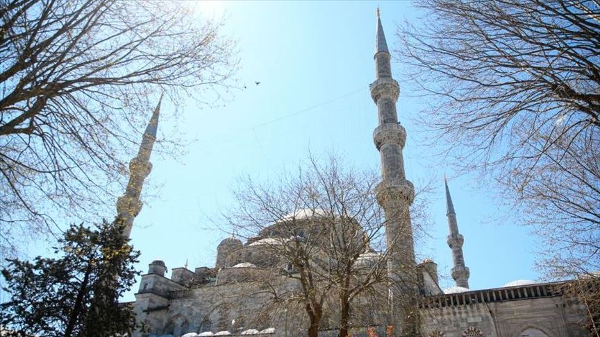"المحيا".. تقليد عثماني يزين مساجد إسطنبول في رمضان (تقرير)